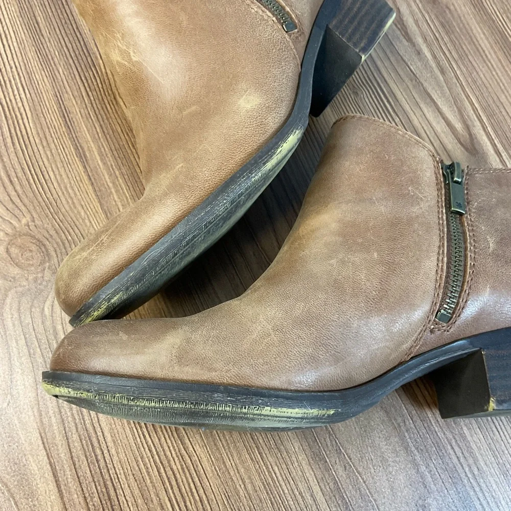 Lucky Brand Tan leather ankle boots distressed western inspiring side zip size 9
